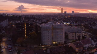 In diesem Video sehen Sie den gesamten Nachrüstungsprozess von verschiedenen dezentralen Lüftungsanlagen in bestehenden Wohngebäuden in Heilbronn.